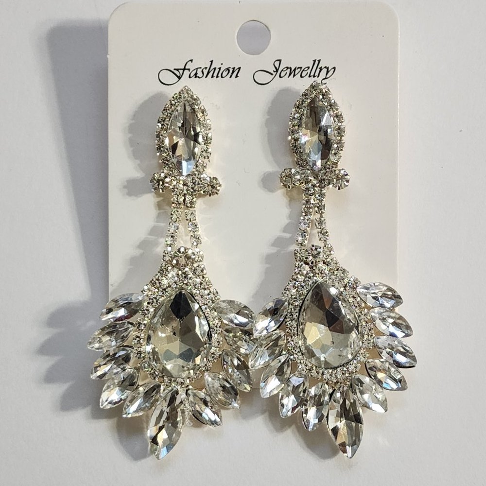 White Rhinesone pierced Earrings. condition new.